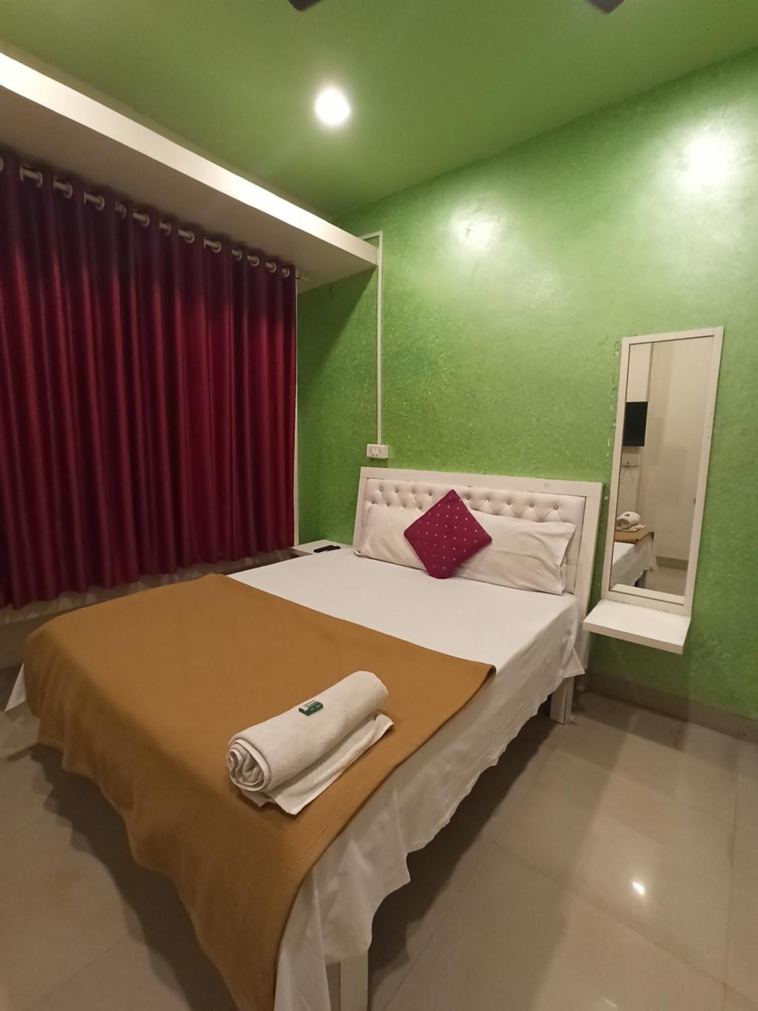 Malwade Motel Pune Bagian luar foto