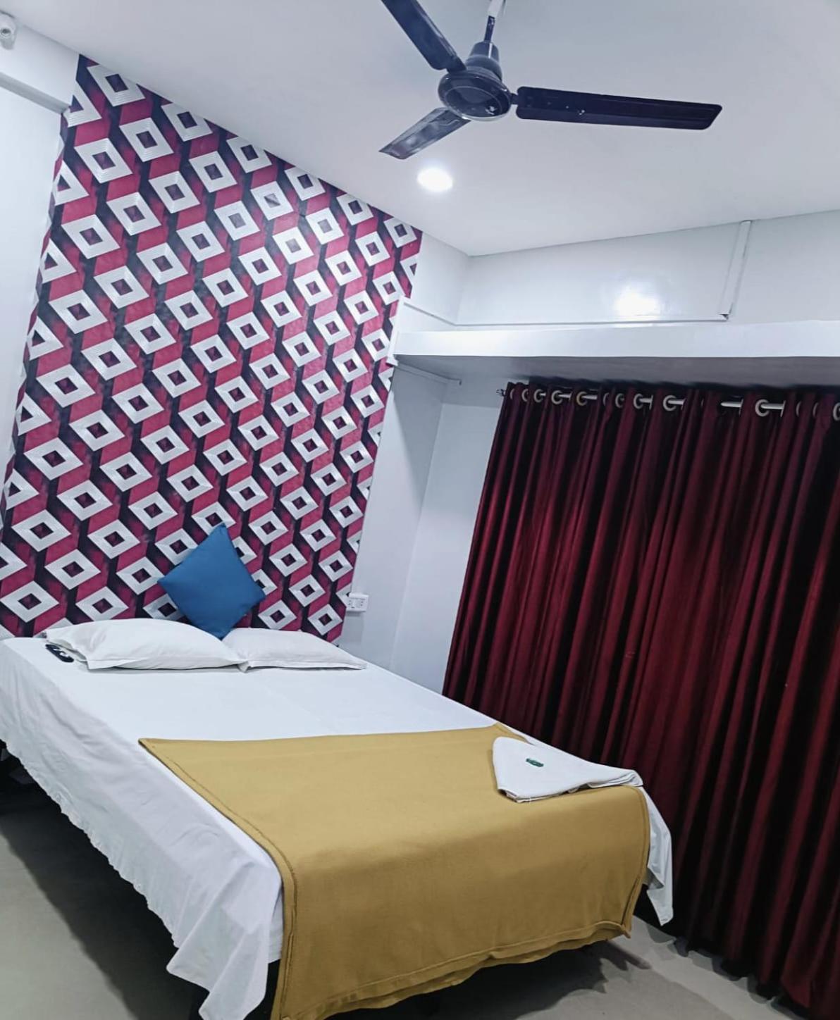 Malwade Motel Pune Bagian luar foto